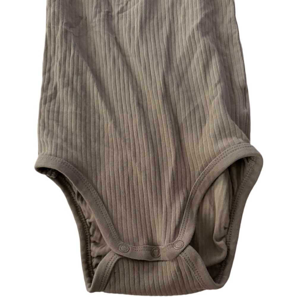 H&M Baby Ribbed Long Sleeve Bodysuit Taupe Neutral One Piece Size 12-18 Months - Picture 3 of 5